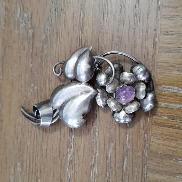 Vintage Sterling heart floral brooch with amethyst stone marked sterling AT - Picture 1 of 4